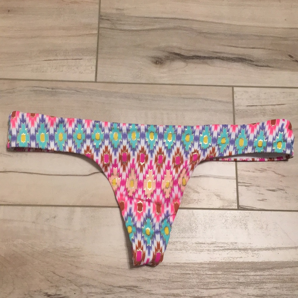 VS thong bikini